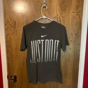 NIKE TEE